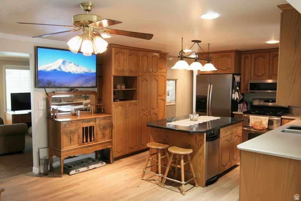 Image 15 of property listing at 1242 E EARL WAY, Sandy, UT 84094