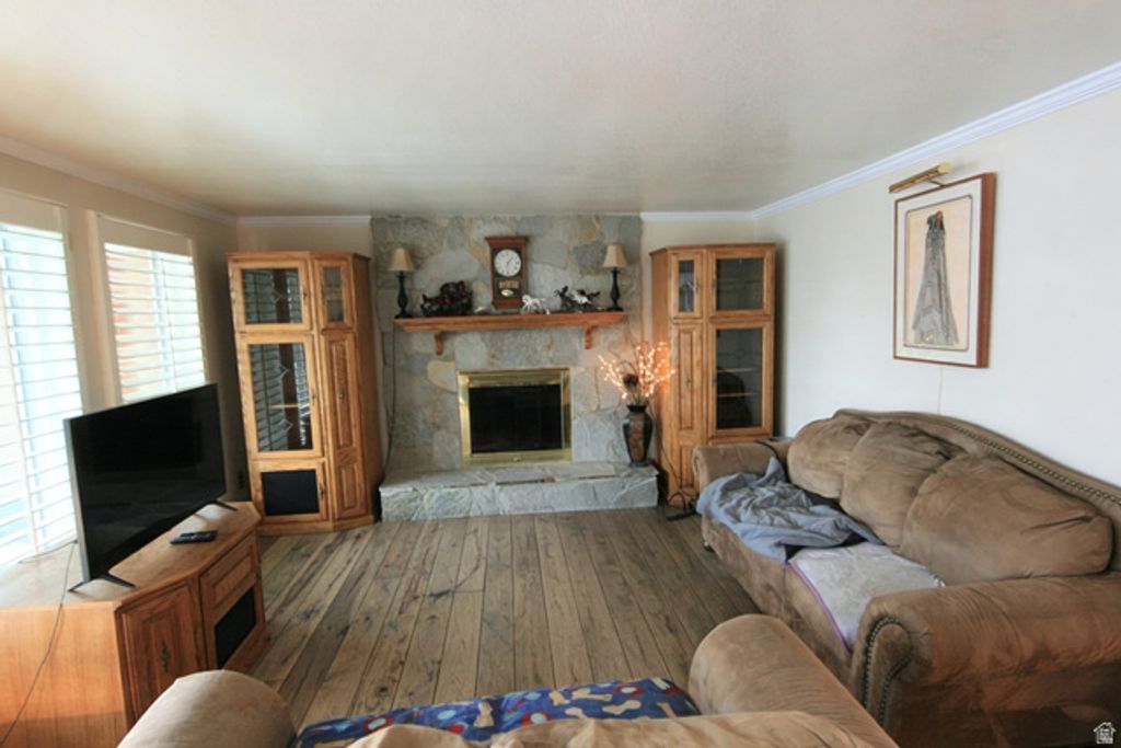 Image 4 of property listing at 1242 E EARL WAY, Sandy, UT 84094