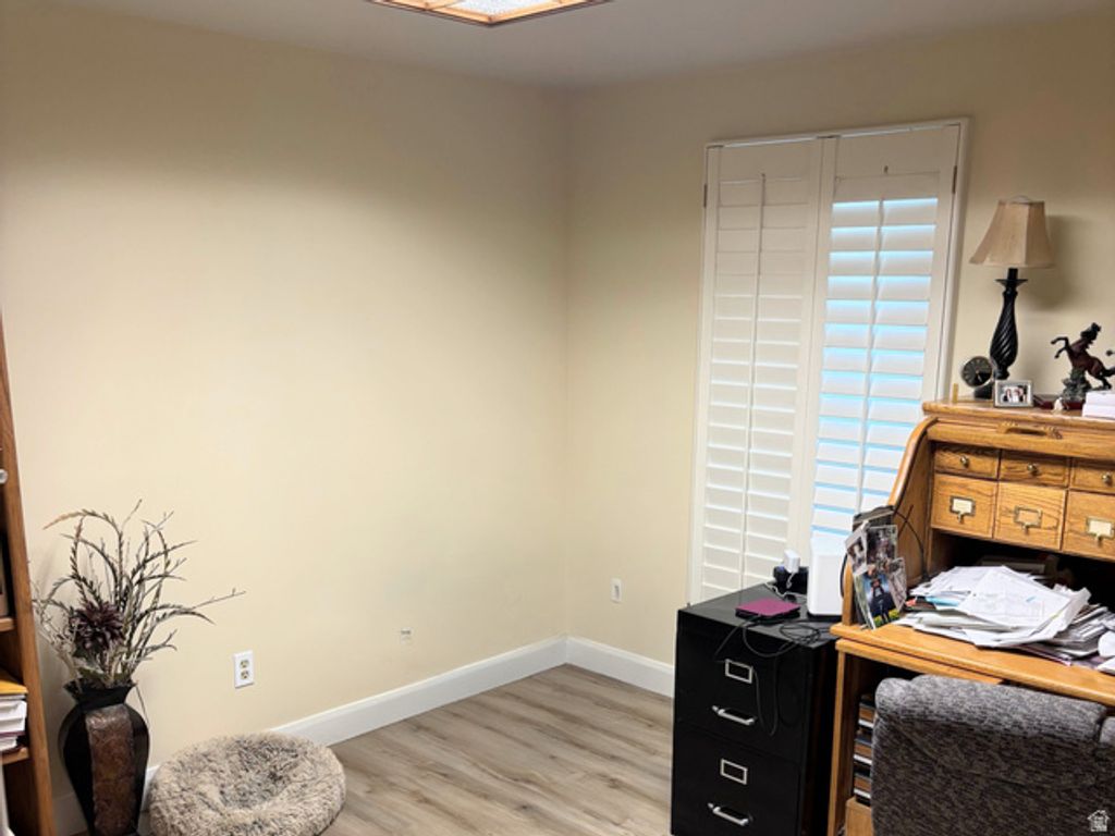 Image 6 of property listing at 1242 E EARL WAY, Sandy, UT 84094