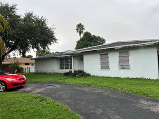 2660 NW 83rd Ter, Coral Springs, FL 33065