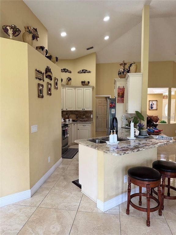Image 23 of property listing at 701 WHITE IVEY COURT, Apopka, FL 32712