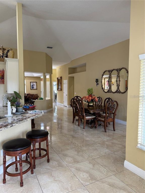 Image 24 of property listing at 701 WHITE IVEY COURT, Apopka, FL 32712