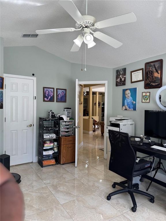 Image 25 of property listing at 701 WHITE IVEY COURT, Apopka, FL 32712