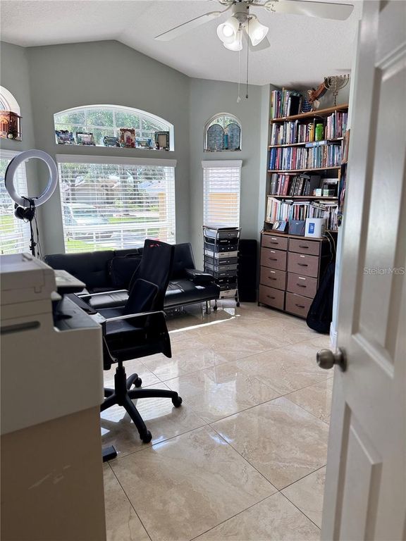 Image 26 of property listing at 701 WHITE IVEY COURT, Apopka, FL 32712