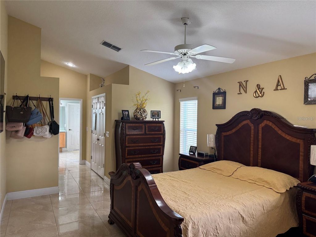 Image 27 of property listing at 701 WHITE IVEY COURT, Apopka, FL 32712