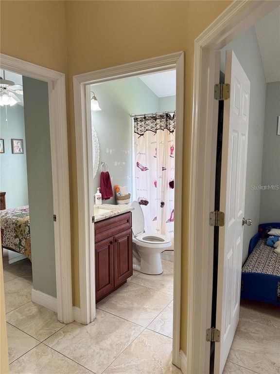 Image 36 of property listing at 701 WHITE IVEY COURT, Apopka, FL 32712