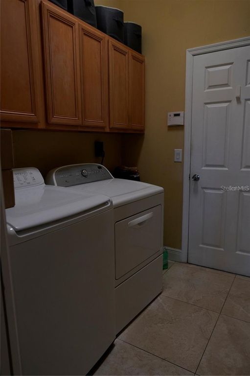 Image 43 of property listing at 701 WHITE IVEY COURT, Apopka, FL 32712