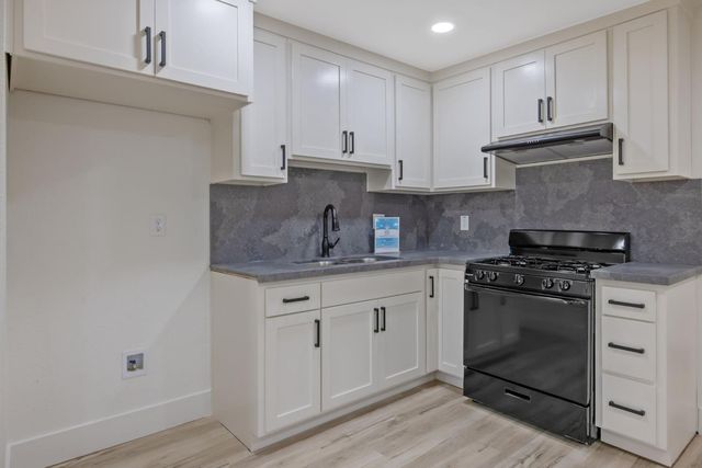 12423 407 Ave, Cutler, CA 93615