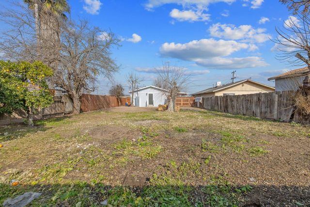 12423 407 Ave, Cutler, CA 93615