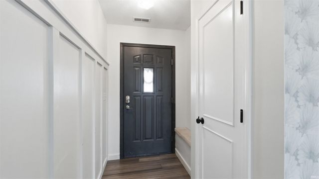 360 Hillside Avenue, Roanoke, IN 46783