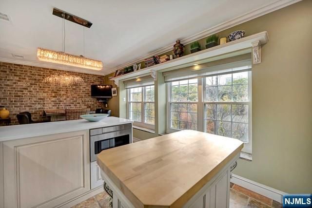 549 Windsor Drive 549, Palisades Park, NJ 07650