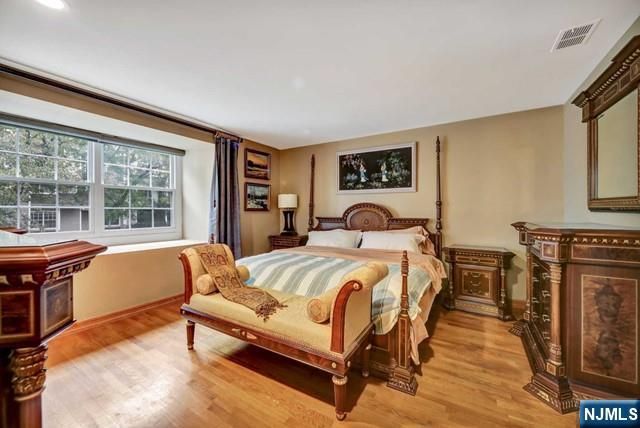 549 Windsor Drive 549, Palisades Park, NJ 07650