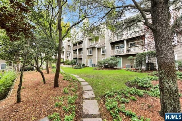 549 Windsor Drive 549, Palisades Park, NJ 07650