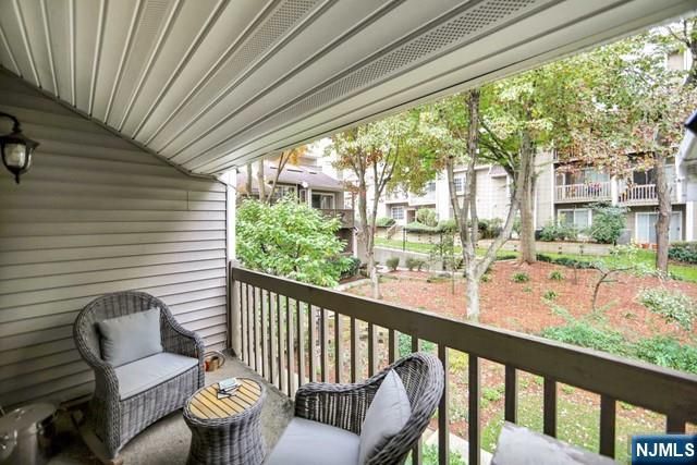 549 Windsor Drive 549, Palisades Park, NJ 07650