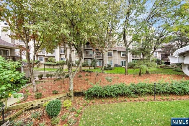 549 Windsor Drive 549, Palisades Park, NJ 07650