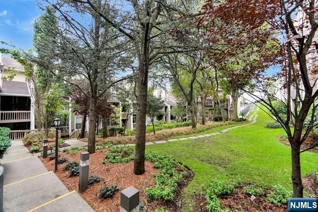 549 Windsor Drive 549, Palisades Park, NJ 07650