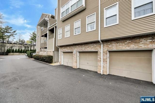 549 Windsor Drive 549, Palisades Park, NJ 07650