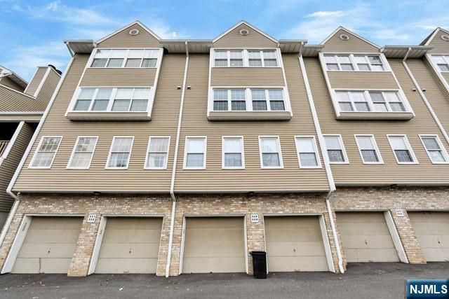 549 Windsor Drive 549, Palisades Park, NJ 07650