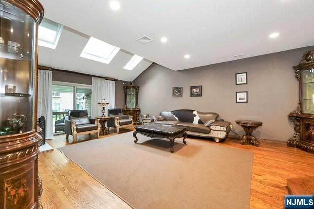 549 Windsor Drive 549, Palisades Park, NJ 07650