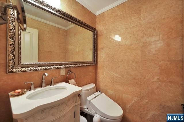 549 Windsor Drive 549, Palisades Park, NJ 07650