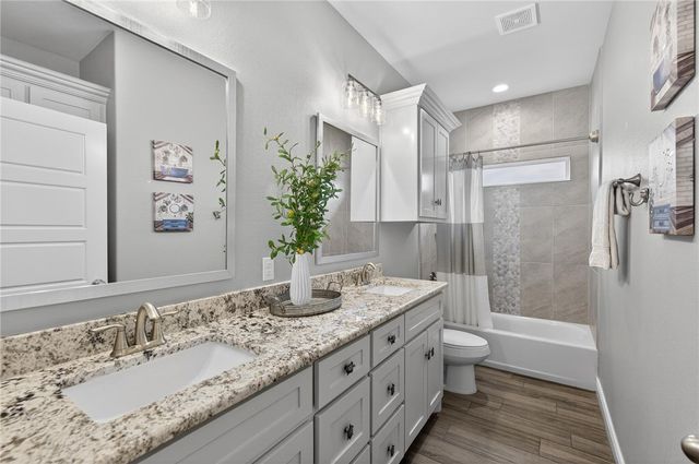 726 Papa Mori Dr, Corpus Christi, TX 78414