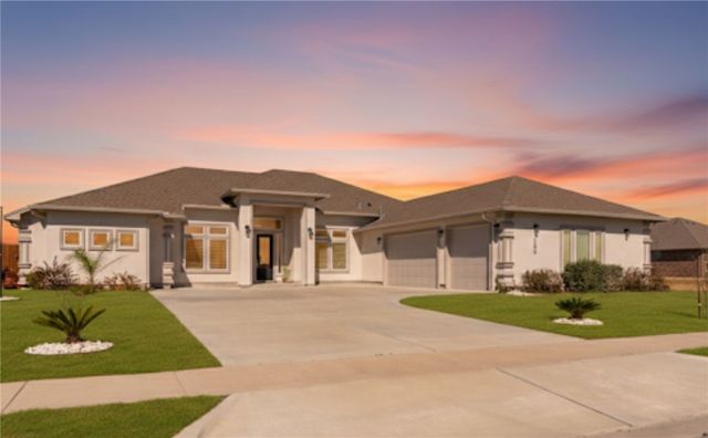 726 Papa Mori Dr, Corpus Christi, TX 78414