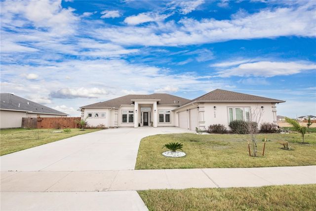 726 Papa Mori Dr, Corpus Christi, TX 78414