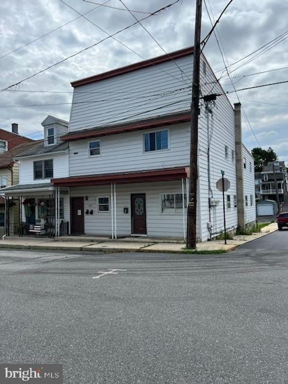 321-323 PINE HILL ST, Minersville, PA 17954