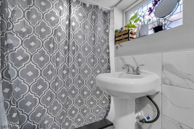 320 Pine St, Roselle Boro, NJ 07203