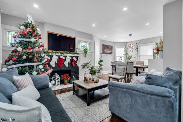 320 Pine St, Roselle Boro, NJ 07203