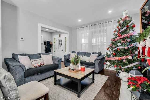 320 Pine St, Roselle Boro, NJ 07203