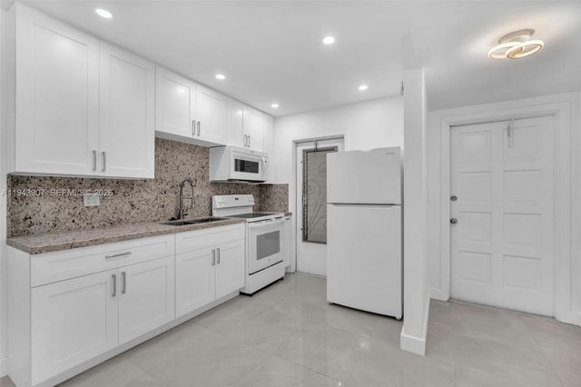 1201 Hillcrest Ct 102 102, Hollywood, FL 33021