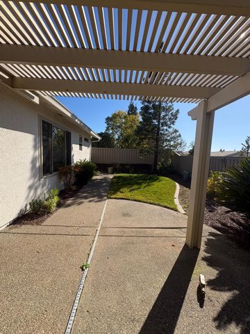 1848 Blackbird Ln, Lincoln, CA 95648