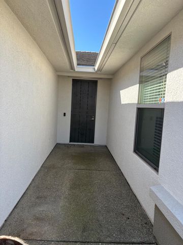 1848 Blackbird Ln, Lincoln, CA 95648