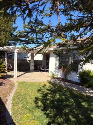 1848 Blackbird Ln, Lincoln, CA 95648