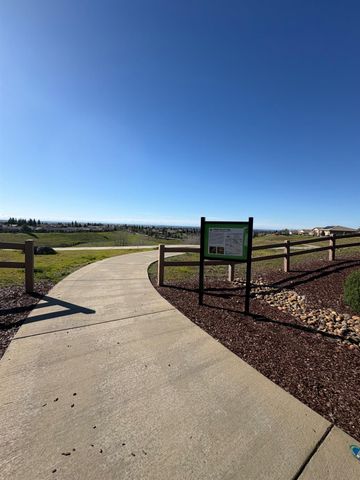 1848 Blackbird Ln, Lincoln, CA 95648