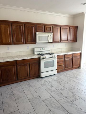 1848 Blackbird Ln, Lincoln, CA 95648