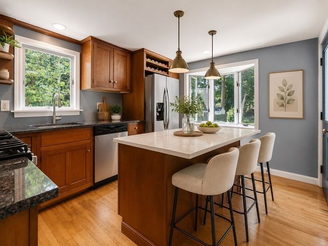 18 Lodge Road, Wayland, MA 01778