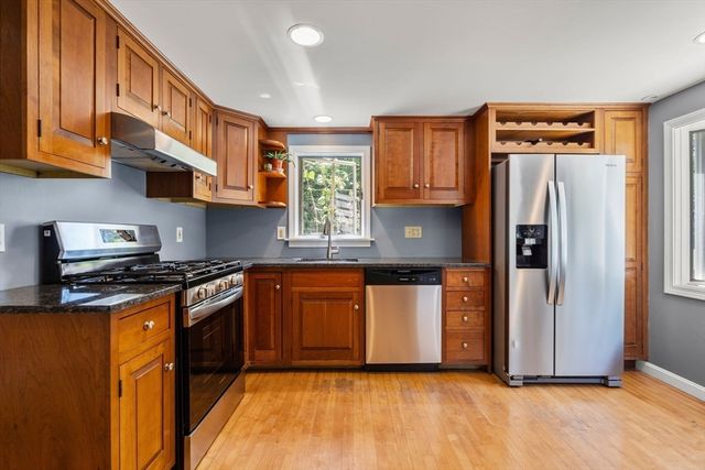 18 Lodge Road, Wayland, MA 01778