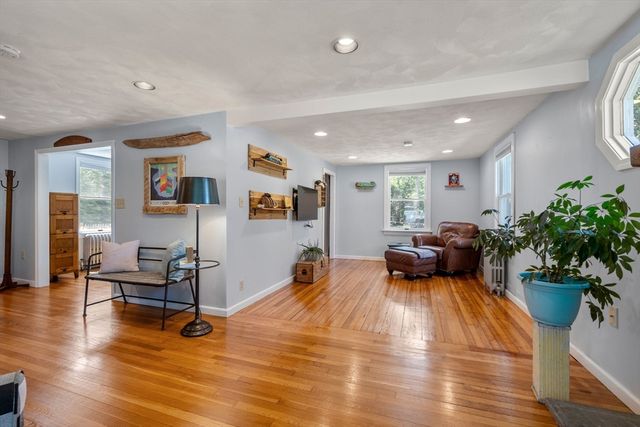 18 Lodge Road, Wayland, MA 01778