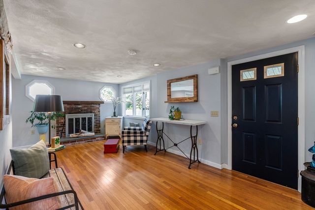 18 Lodge Road, Wayland, MA 01778