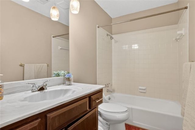 13920 DUNDEE Circle, Grandview, MO 64030