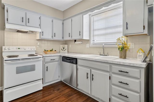 13920 DUNDEE Circle, Grandview, MO 64030