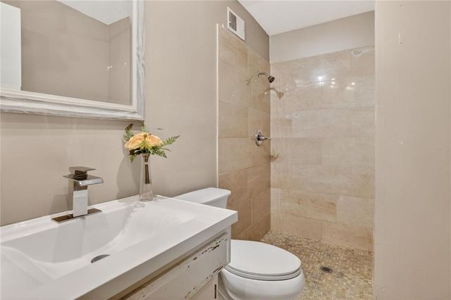 13920 DUNDEE Circle, Grandview, MO 64030