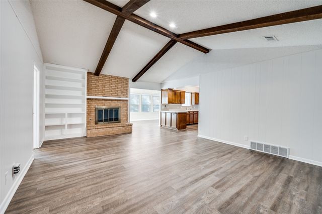 1902 Green Meadow Court, Arlington, TX 76013