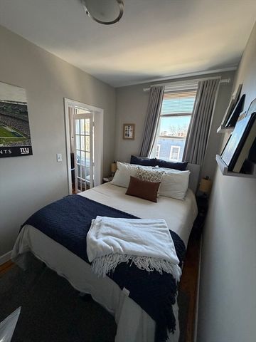 26 Mystic St 3, Boston, MA 02129