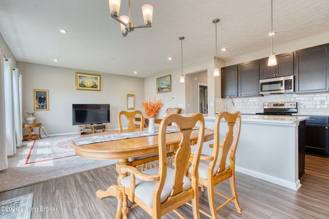356 Birchwood Dr, Shepherdsville, KY 40165