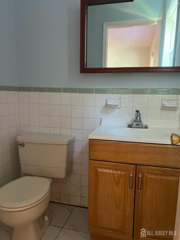1105 N Oaks Boulevard N, North Brunswick, NJ 08902