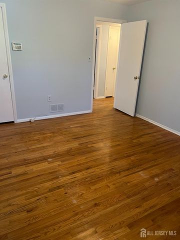 1105 N Oaks Boulevard N, North Brunswick, NJ 08902