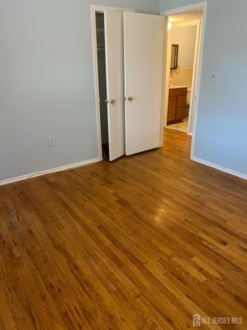 1105 N Oaks Boulevard N, North Brunswick, NJ 08902